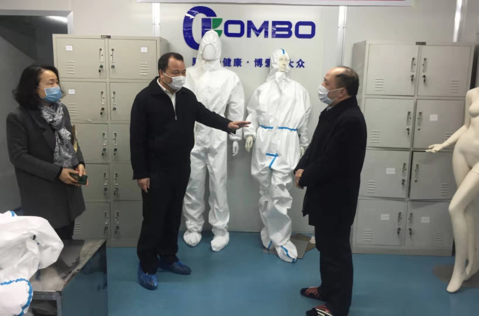 疫情当前，福建省市场监督管理局副局长、福建省药品监督管理局局长俞开海来我司指导检查医用防护服生产工作